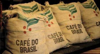 Exportação de café do Brasil cai 25% em abril, diz Cecafé